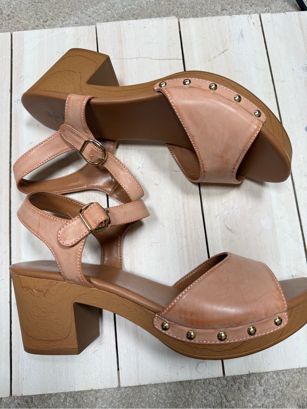 Style & Co Andreas Heel Sandals Faux Leather 
Size 10.5 beige NWOB